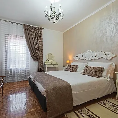 Vecchia Favola House 度假居 *