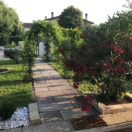 Vecchia Favola House * Куарто-д'Альтино